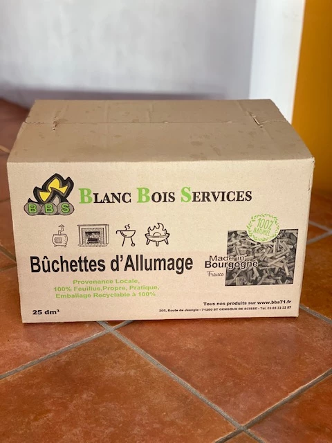 Leña en palets de 25 cm de longitud (100,00 € el metro cúbico)